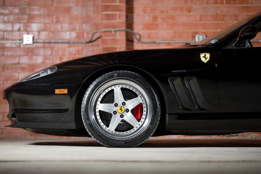 Детали экстерьера Ferrari 550 Maranello 2000 года  (фото 9 из 112)